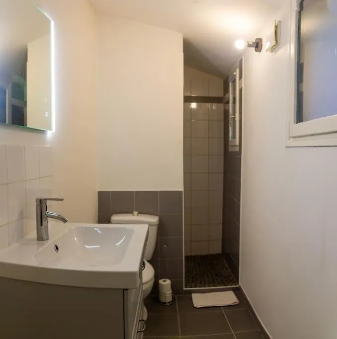 Appartement Avec Cour Privee + Clim Sejour + Wifi Avignon