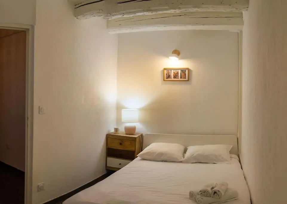 Appartement Avec Cour Privee + Clim Sejour + Wifi Avignon 0*,  France