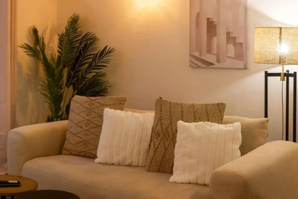 Apartment Appartement Avec Cour Privee + Clim Sejour + Wifi Avignon