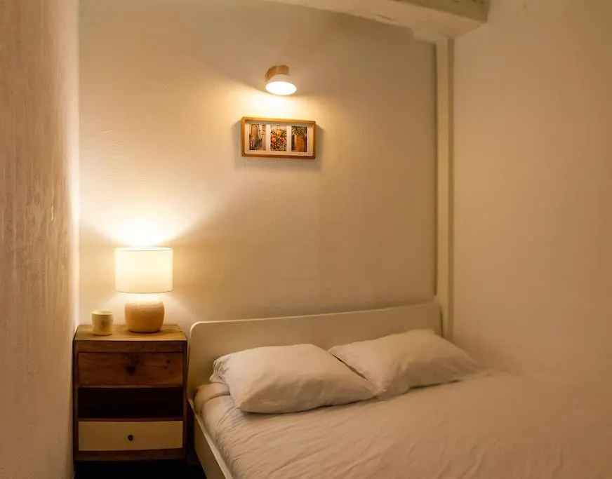Appartement Avec Cour Privee + Clim Sejour + Wifi Avignon Apartment